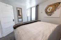 Downtown 1 Bedroom Charmer - Walk, Bike, Visit, Enjoy!!