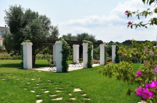 Il Trullo Bianco - Country House & SPA Hotels in Castellana Grotte