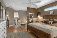 Newly Listed, Sleeps 12, On River W. Kayaks included, Boat Dock , Gulf Access