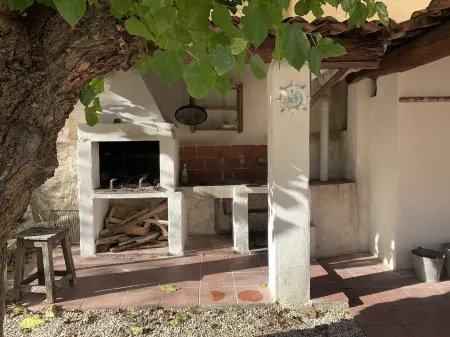 Renovated family home 20 minutes from the sea, ideal for families Отели рядом со станцией TOULON RAILWAY STATION