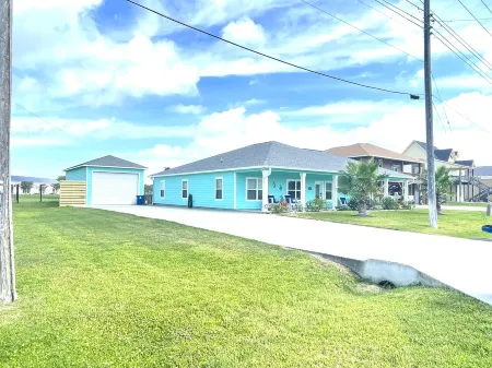 4-Bedroom Vacation Home - Port O'Connor