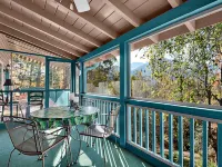 All the Comfort of Home Log Cabin, Mountain View, Hot Tub, Pool Table, Sleeps 10