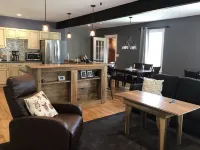 The Fuller House - 15 Mins from Colgate