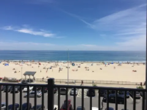 Oceanfront Penthouse Condo with Beautiful Beach View