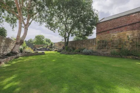 CROSS HOUSE APARTMENT Dog Friendly Barn Conversion in the Heart of Warkworth