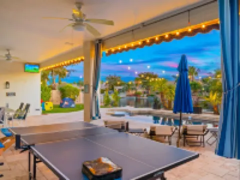 Lakefront!FREE Heated Salt water Pool, Spa! Boat! Kayak! Arcades!EV charger. Hotels in Sun Lakes