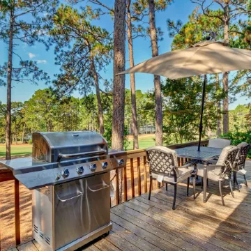 Luxury Golf Simulator, Golden Tee, Shuffleboard, Hot Tub and Stunning Views!