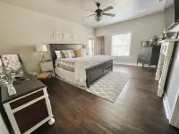 Lake Fork Waterfront Lakehouse with boat dock.    Beautiful and spacious! Hotels in Rains County