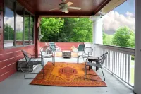 Holiday Special! Hot Tub, Gourmet Kitchen, Slopes 5 Mins Away, Come Enjoy!