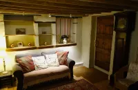 Charming, secluded, characterful cottage in the heart of Lechlade