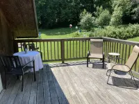Quiet, spacious, private, beautiful views above art studio