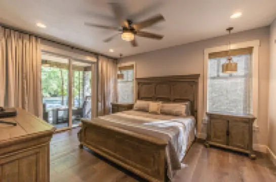 Cabin on Nantahala River with Hot Tub