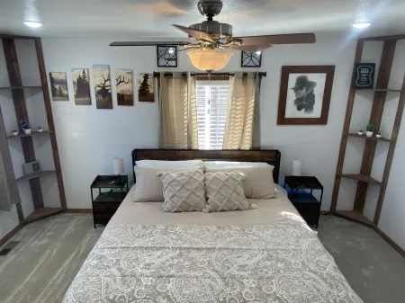 Cozy 2-bedroom cabin In enchanting Hatch near the river! Between Bryce and Zion