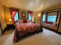 The Gingerbread Cottage - 2.5 acres, craft or meeting room