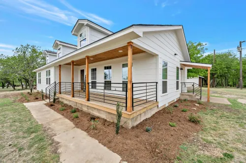 Farmhouse Charm - Waco/Magnolia/Baylor