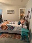 Cow Creek Farmhouse w/Kitchenette spacious quit countryside