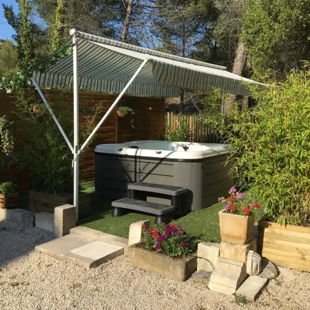 A corner of paradise in the heart of the Alpilles with SPA