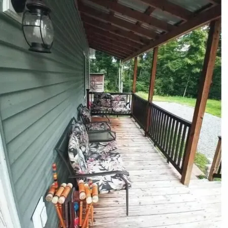 Roomy House on 2 private acres above the cliffs at Summersville Lake
