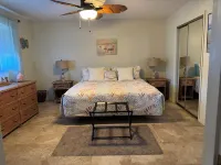 Cozy Water Front 2 bedroom 2 bathroom Home with Lake Access
