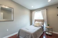 Spacious NW Family Retreat in Tranquil Neighborhood 카톨릭 유니버시티-브룩랜드 호텔