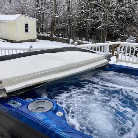 GREAT FOR FAMILIES! 3 MINUTE WALK TO MAIN STREET & 1 MILE FROM WINDHAM SKI MT.