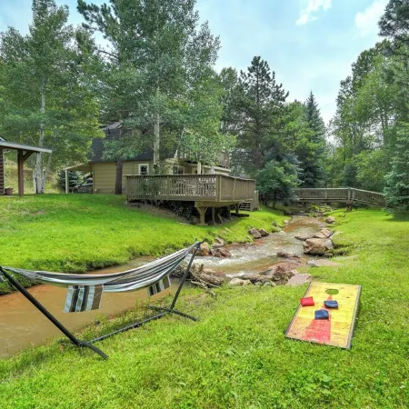 Creekside Cowboy Cabin with 360° Mountain Views