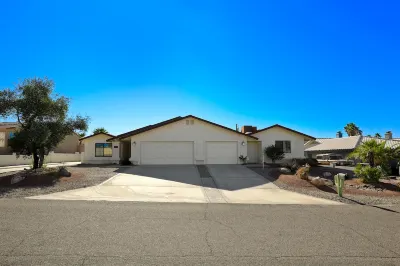 Lakeside of Hwy 95! Nice Pool, Boat Parking Hotels near Lake Havasu State Park