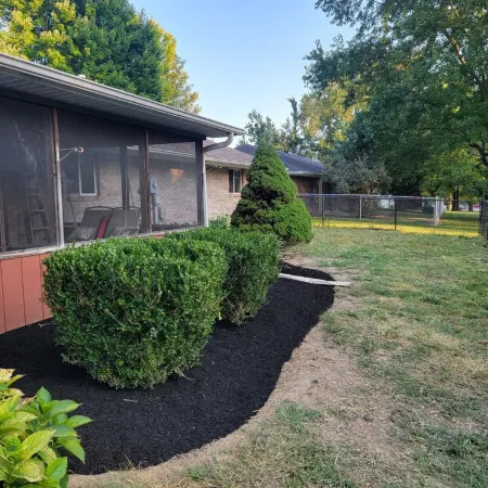 Cute, pet-friendly home in quiet neighborhood. Close to state parks & downtown.