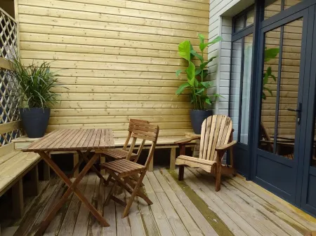 Seaside 2/5 People "JACUZZI and Private Sauna Option PAYABLE