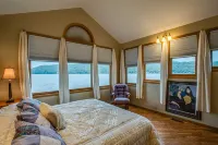 Enjoy the sunset from this east side Keuka Lakefront home! - 4 tähden