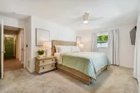 4 bedroom home with heated saltwater pool and hot tub. Close to the beach! Hotels near Bardmoor Promenade
