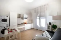 Convenient for Motorway (Però Exit) and for Those Using Public Transport ( Però)