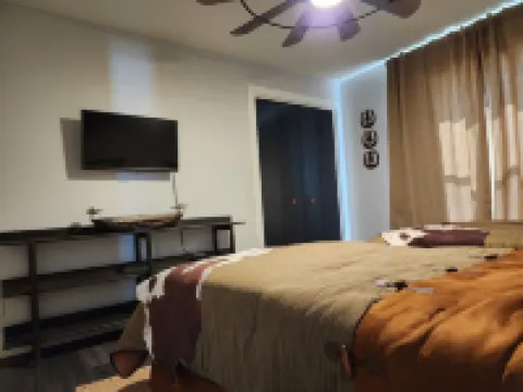 The Coconut Courtayrd-Private Pool& Tiki Hot Tub-Minutes from Fun-Walk 2 Golf Hotels in The Villages