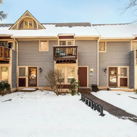4 Seasons Wisp - Ski In/Ski Out Townhome with Lake Access, Hot Tub