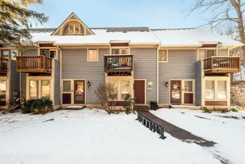 4 Seasons Wisp - Ski In/Ski Out Townhome with Lake Access, Hot Tub