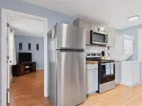 BOHO BUNGALOW - STEPS FROM HISTORIC DOWNTOWN APEX<br> Hotels in Apex