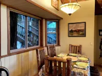 Peaceful Cozy Cabin Amongst the Trees with View of Lake Arrowhead