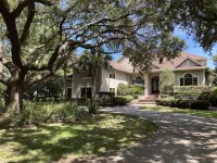 STUNNING LAGOON & GOLF VIEWS! Close to Beach! Spacious suites all with views!