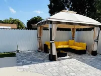 Welcome to Mindelo Oasis, your Florida pool house vacation home! Hotels in Riverview