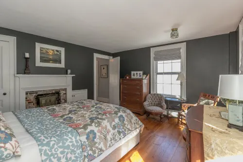 A Quintessential New England Historical Guesthouse