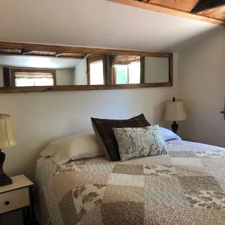 Newly Restored Vintage Cabin Near Bryce, Grand Staircase. Great Views!