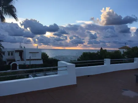 House by the sea, private pool, sea view, roof terrace, air conditioning, WLAN, sep. Studio Отели рядом с достопримечательностью «Castillo de Santueri»