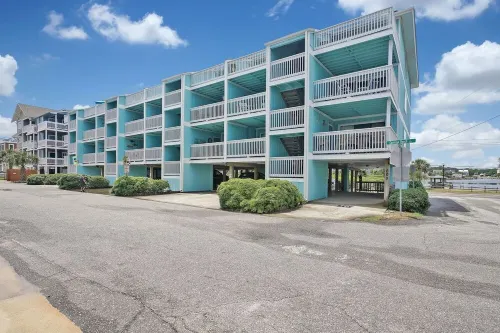 Ocean+Lake Views--Newly Renovated Condo