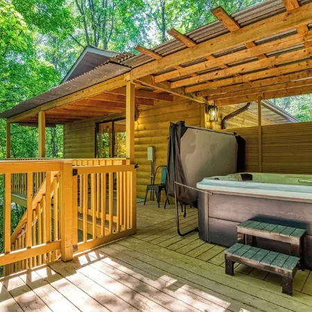 Smoky Mountain Haven!  Hot Tub, Private Deck & Cozy Vibes!