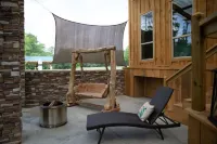 2 Bedroom Cabin w/Hot Tub surrounded by Big Thicket National Preserve.  Private! 哈丁縣住宿飯店