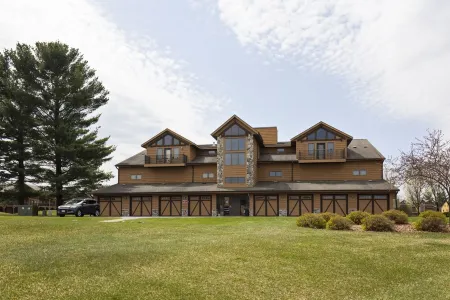 Luxury Lakeside living at Northern Bay Resort. Houses 13 with Exclusive BunkRoom