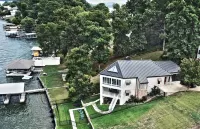 Modern Serene Lake house -Panoramic View of Main Channel