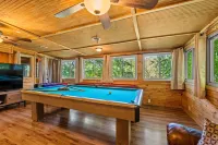 Lakeside Pet Friendly Cabin w/ Hot tub Game Rm Fireplace Elec Vehicle Charger