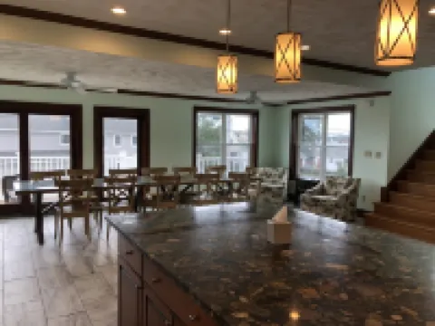 Ocean View Crashing Waves Stunning Second Floor Kitchen/Living Room 8 Bed 4 Bath