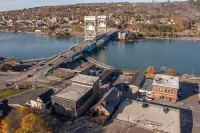 Luxury Stay DT Houghton, 2 Bed, 1 Bath Suite B Hotels in Houghton